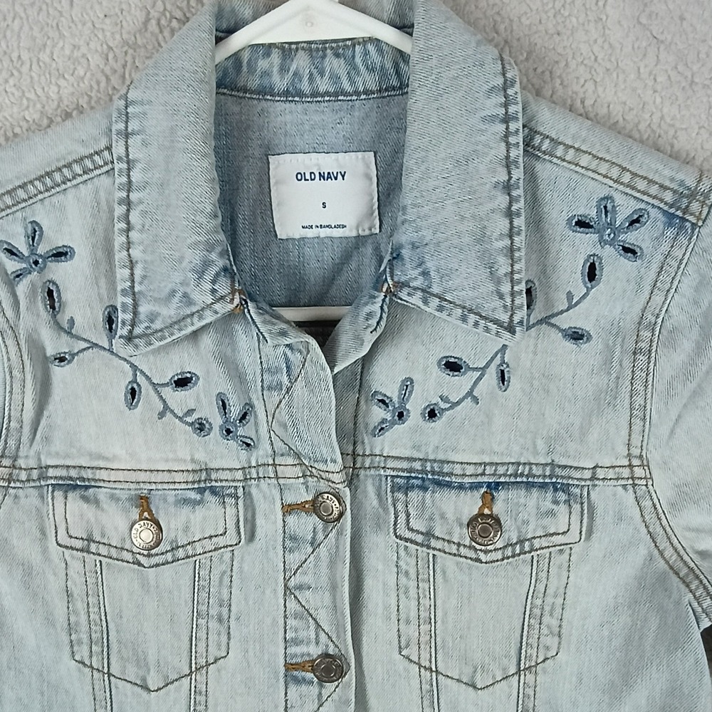 Old Navy Y2K Cropped Denim Jacket Womens Small Light Wash Floral Embroidered